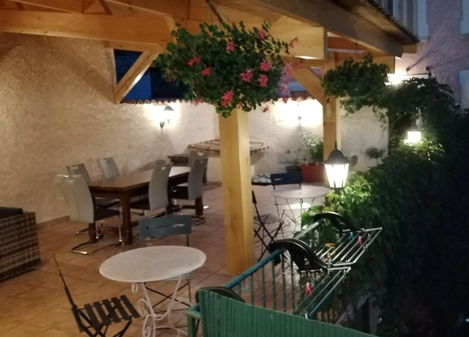 阿尔卑斯山酒店 塞雷斯 2*,